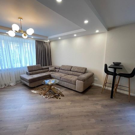 Stradinya Apartment Ventspils Esterno foto